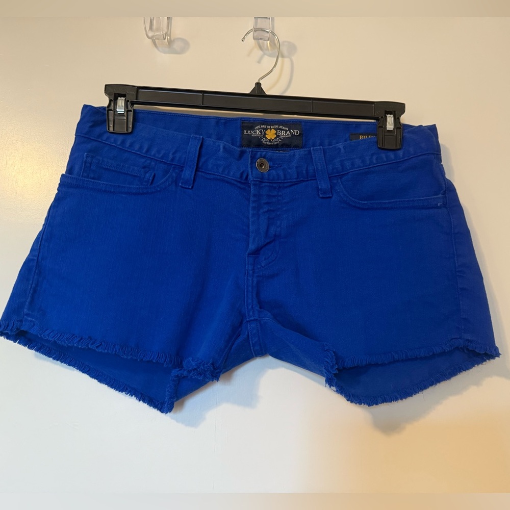 Great condition Lucky Brand Riley Jean Shorts; Vibrant Blue; 4/27—RUNS BIG
